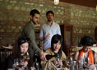 „საქართველო ღვინის ნამდვილი საგანძურია“ - ფოგი ვოკერი, ღვინის მაგისტრი ჩინეთიდან