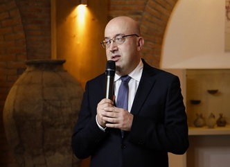 „ვენახების გაშენება უნდა შეესაბამებოდეს იმ სტანდარტს, რაც საშუალებას იძლევა  მივიღოთ ხარისხიანი მოსავალი და, შესაბამისად, ღვინო“, - ლევან მეხუზლა