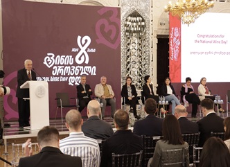 ღვინის ეროვნული დღის ფარგლებში თბილისში, ახალგაზრდობის ეროვნულ სასახლეში კონფერენცია იმართება 